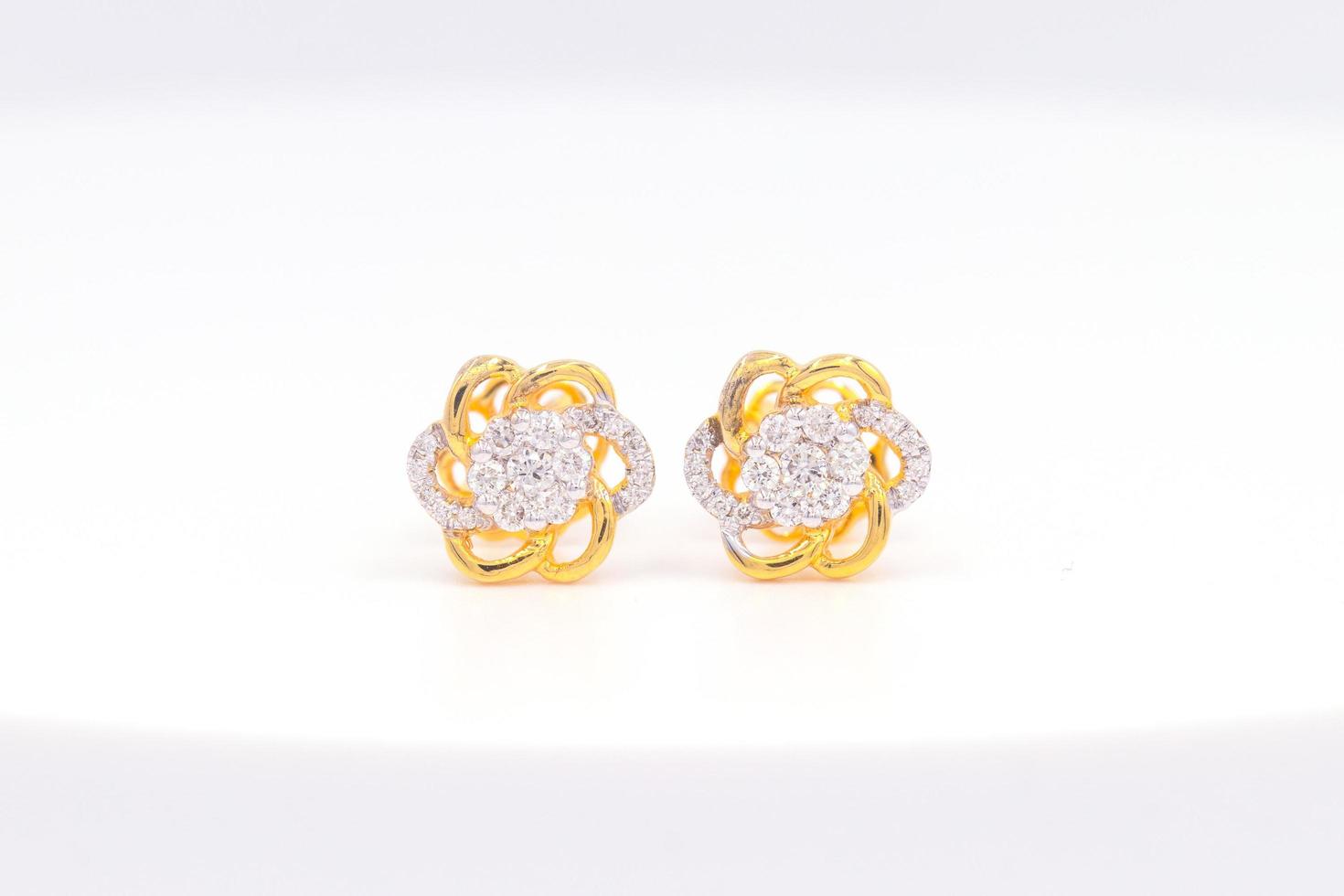 Diamond earring 9k gold photo