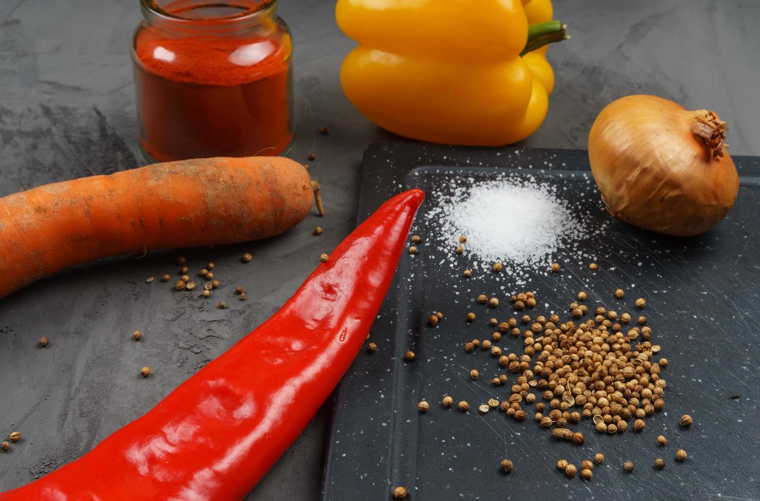 verduras crudas para carne de cerdo foto