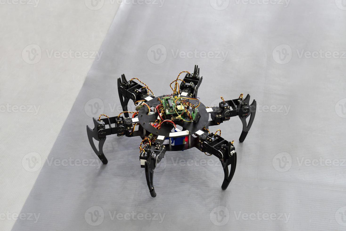 Araña robot futurista como signo de tecnologías modernas foto