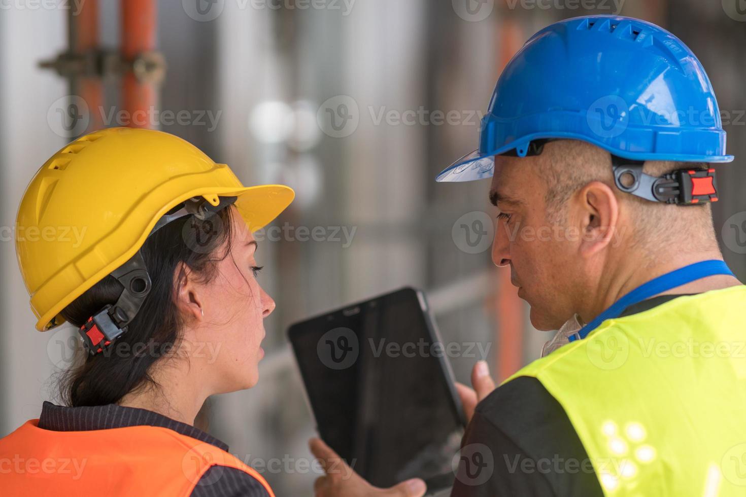 trabajadores de la construcción vista trasera foto