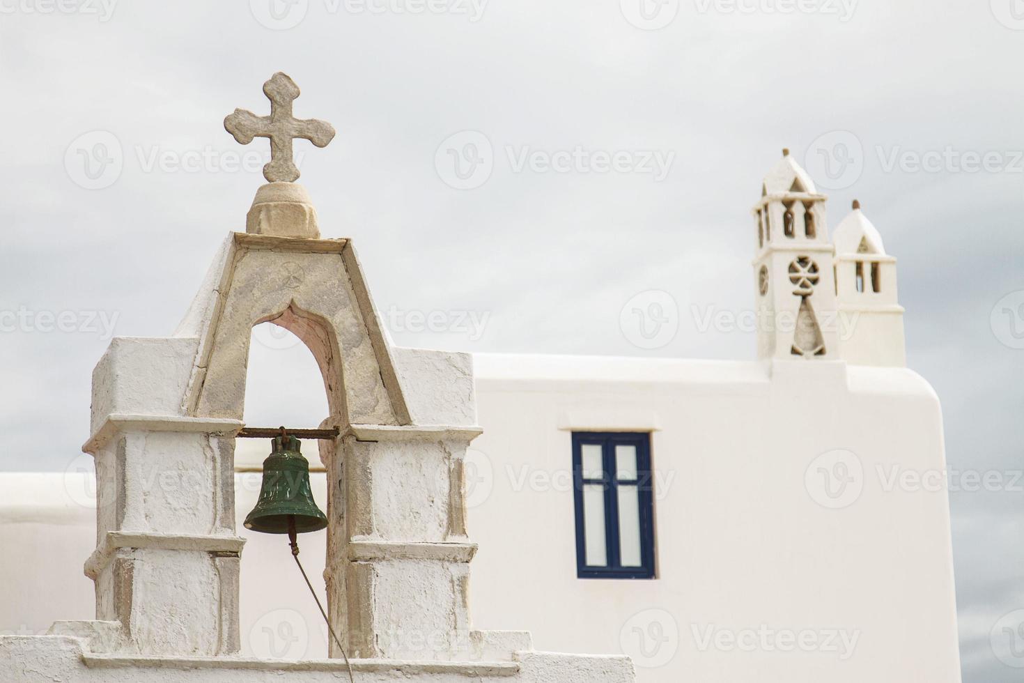 Iglesia con campana en Mykonos Grecia foto