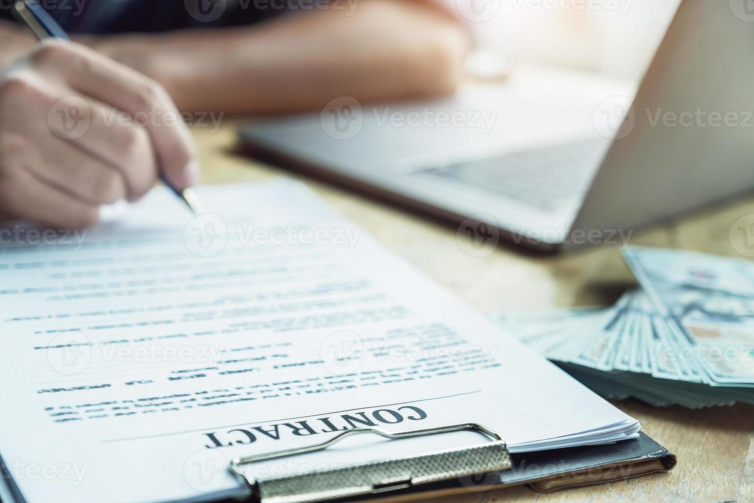 Show the form of signing a contract for trading or showing a loan agreement photo