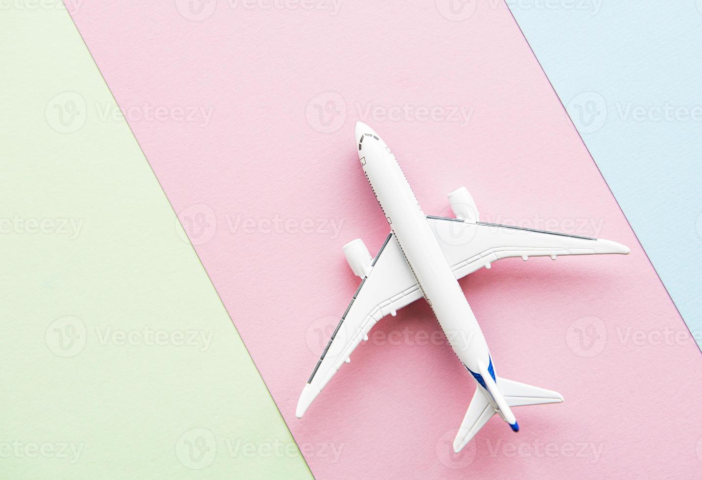 avión sobre fondo pastel foto