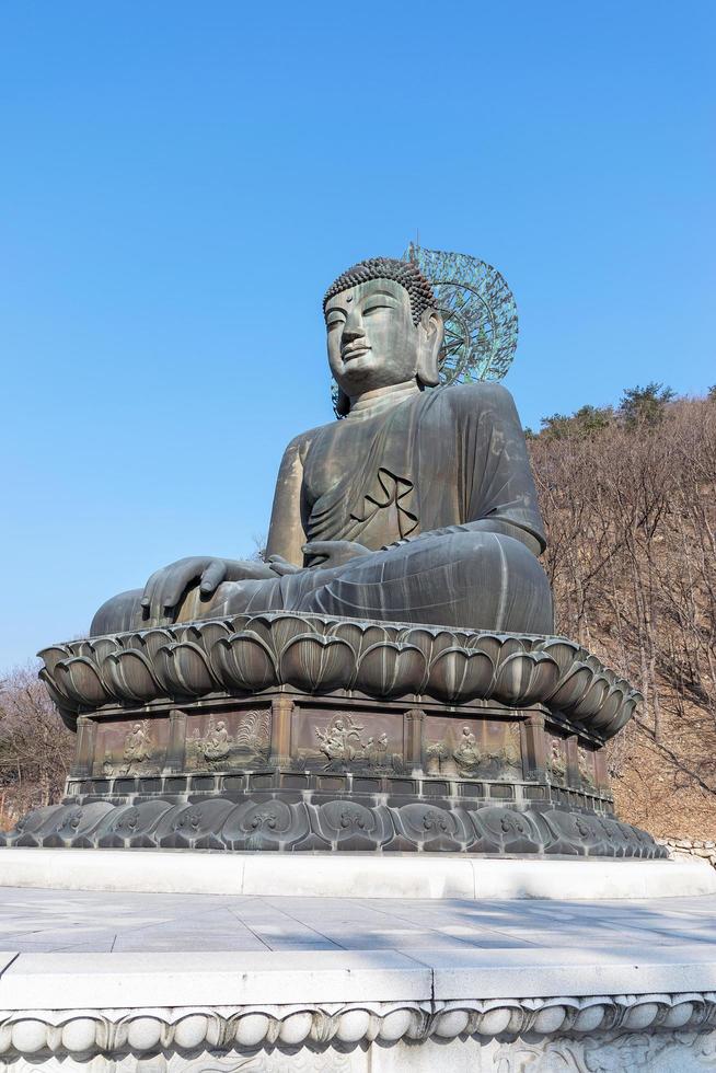 gran estatua de buda foto