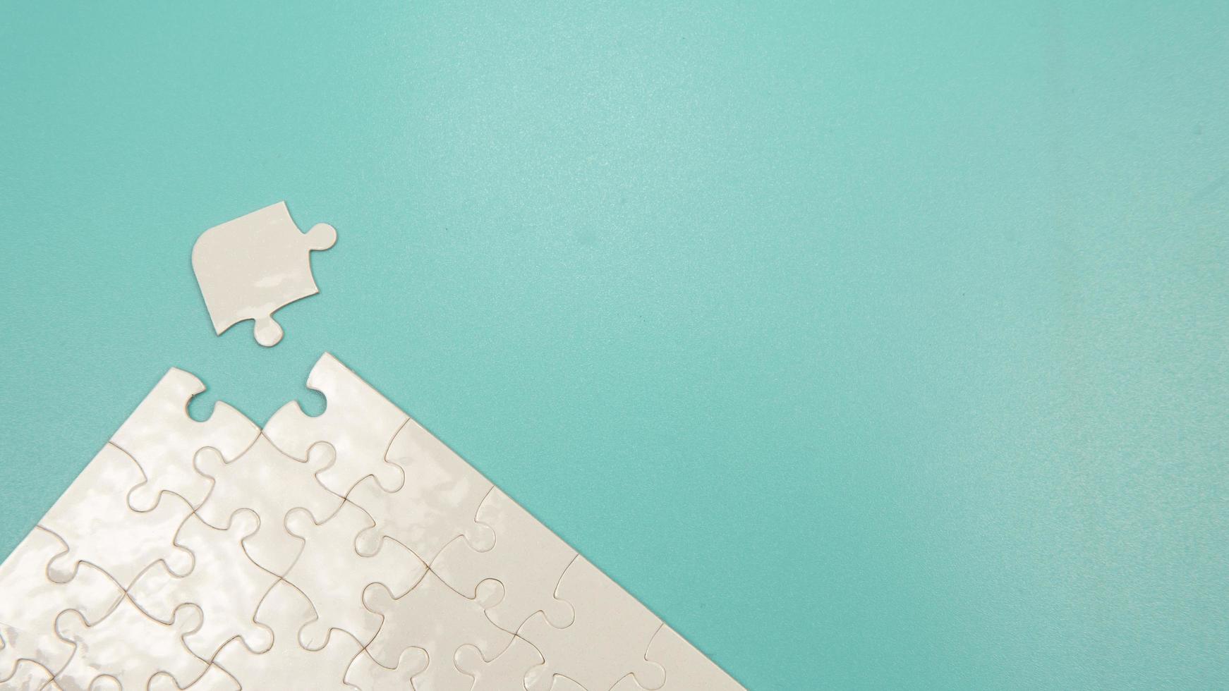 Jigsaw Puzzle Solution photo