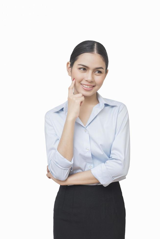 mujer de negocios pensando aislado sobre fondo blanco belleza asiática foto