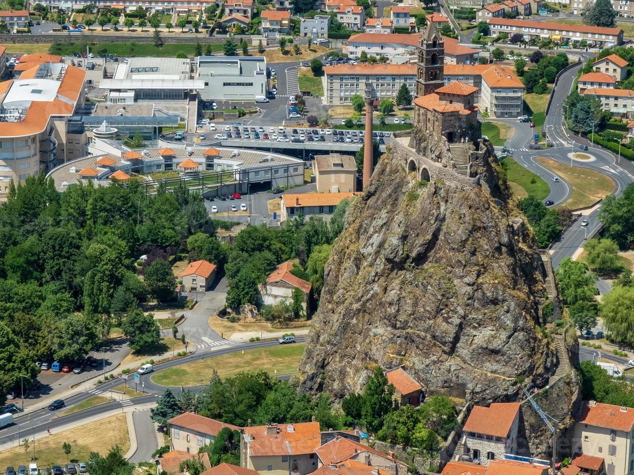 rocher st. michel d'aiguilhe en francia foto