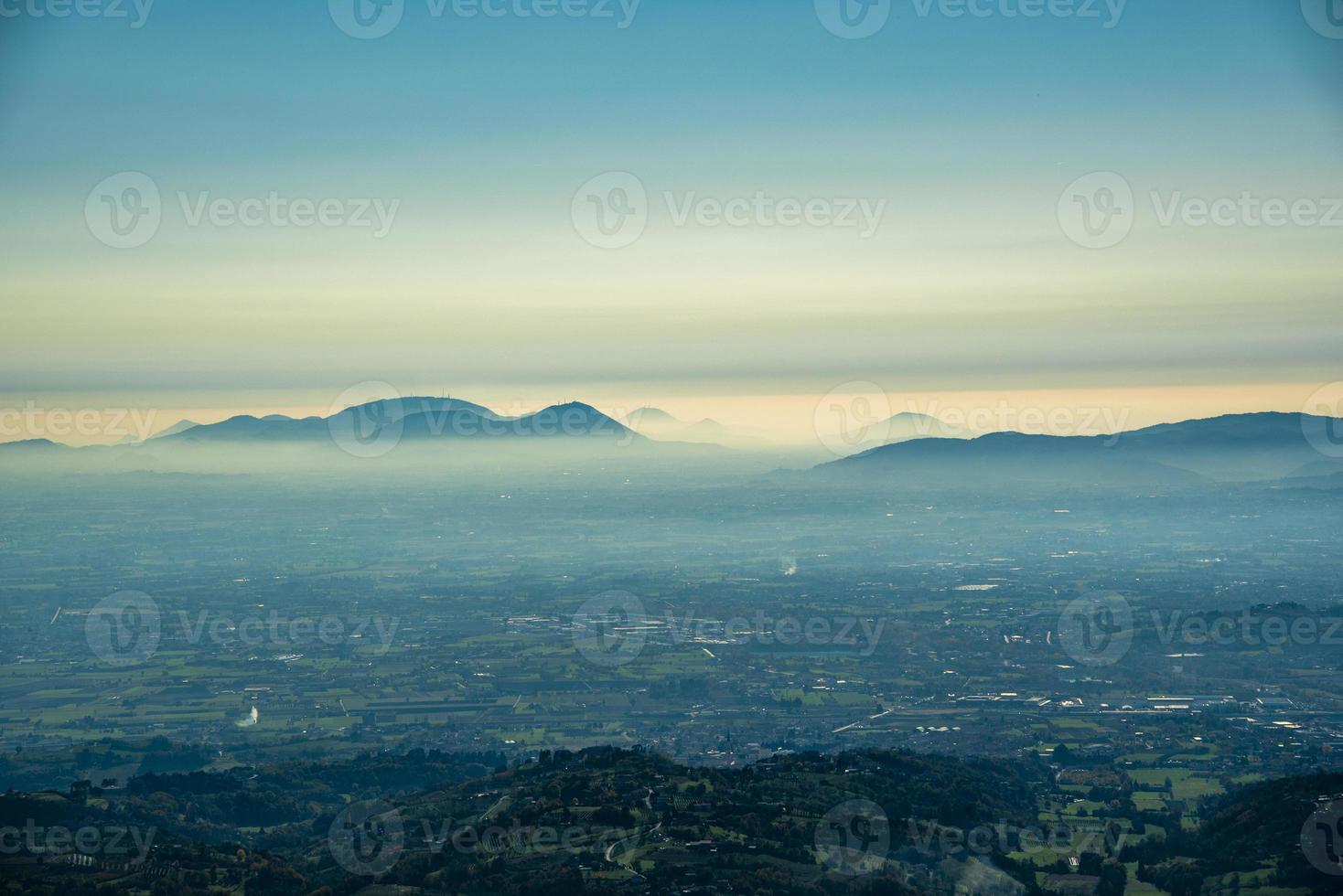 neblina y estratificaciones foto