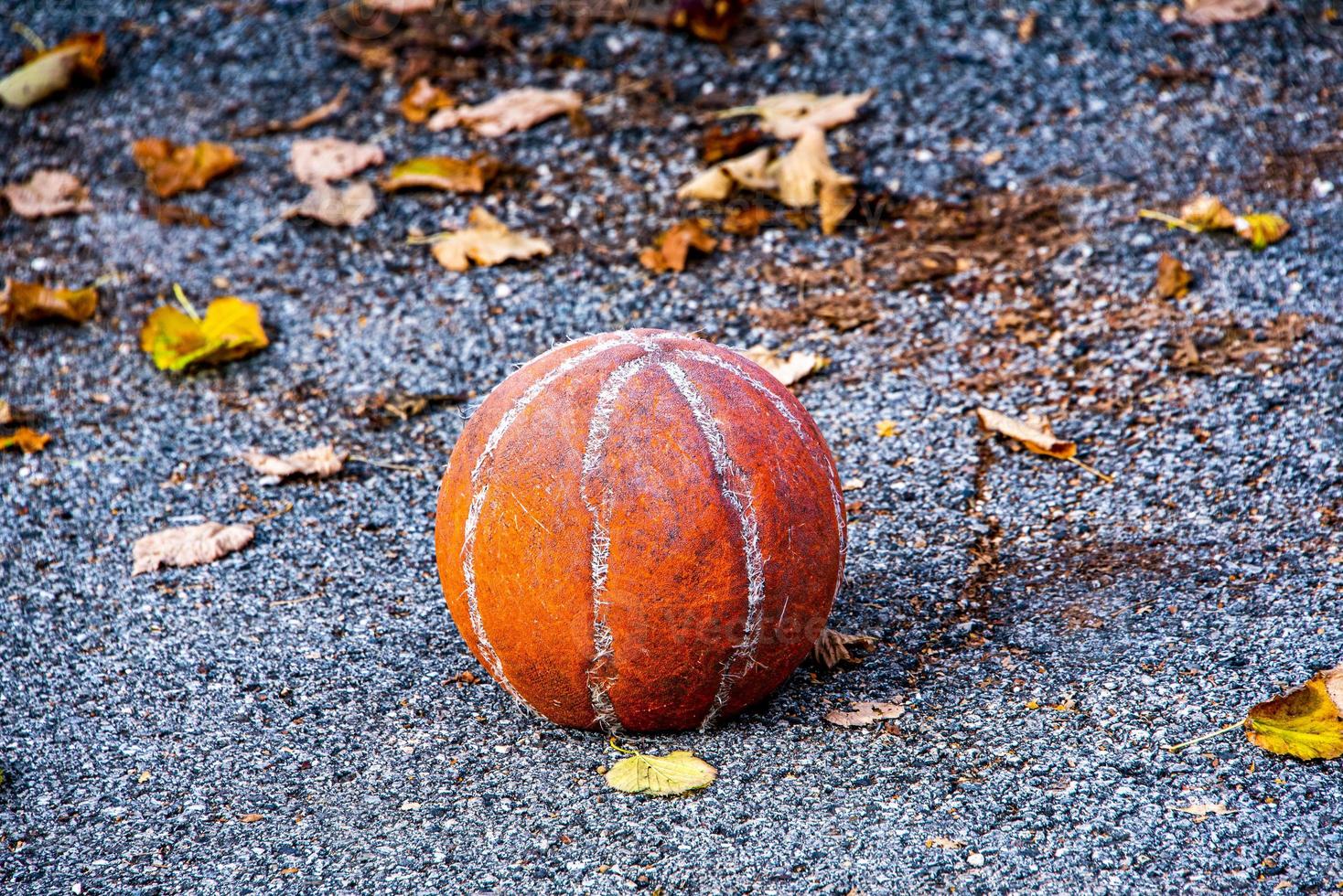 baloncesto gastado foto