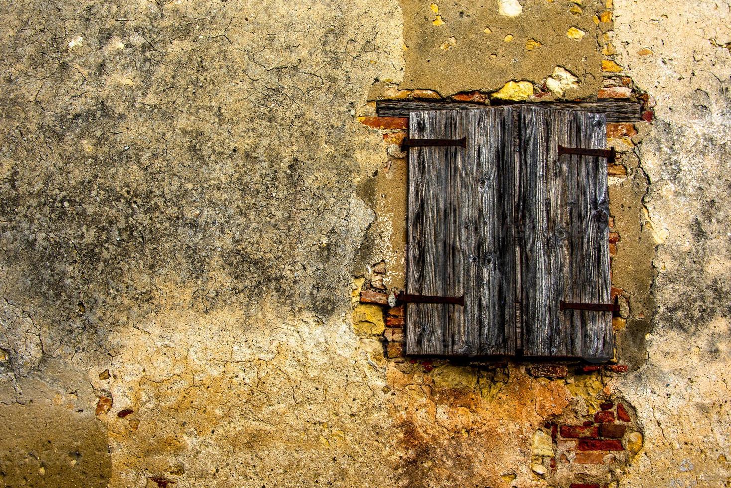 ventana cerrada y pared foto