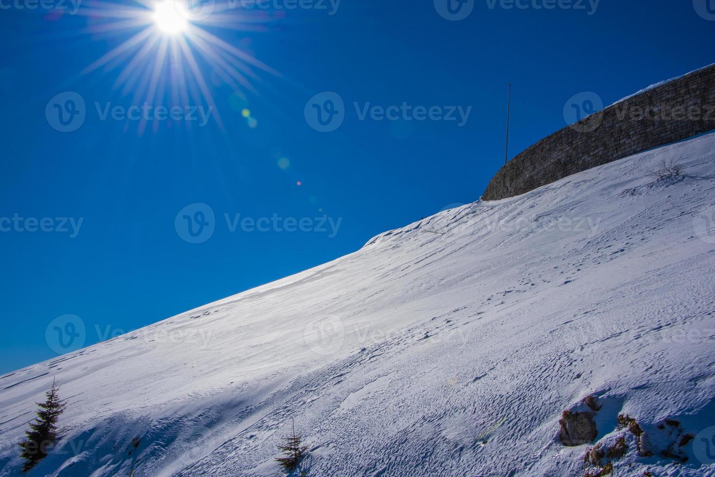 nieve y luz de fondo foto