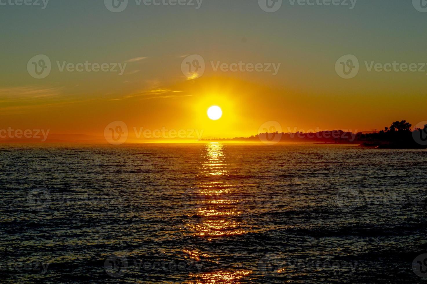 puesta de sol en la playa foto