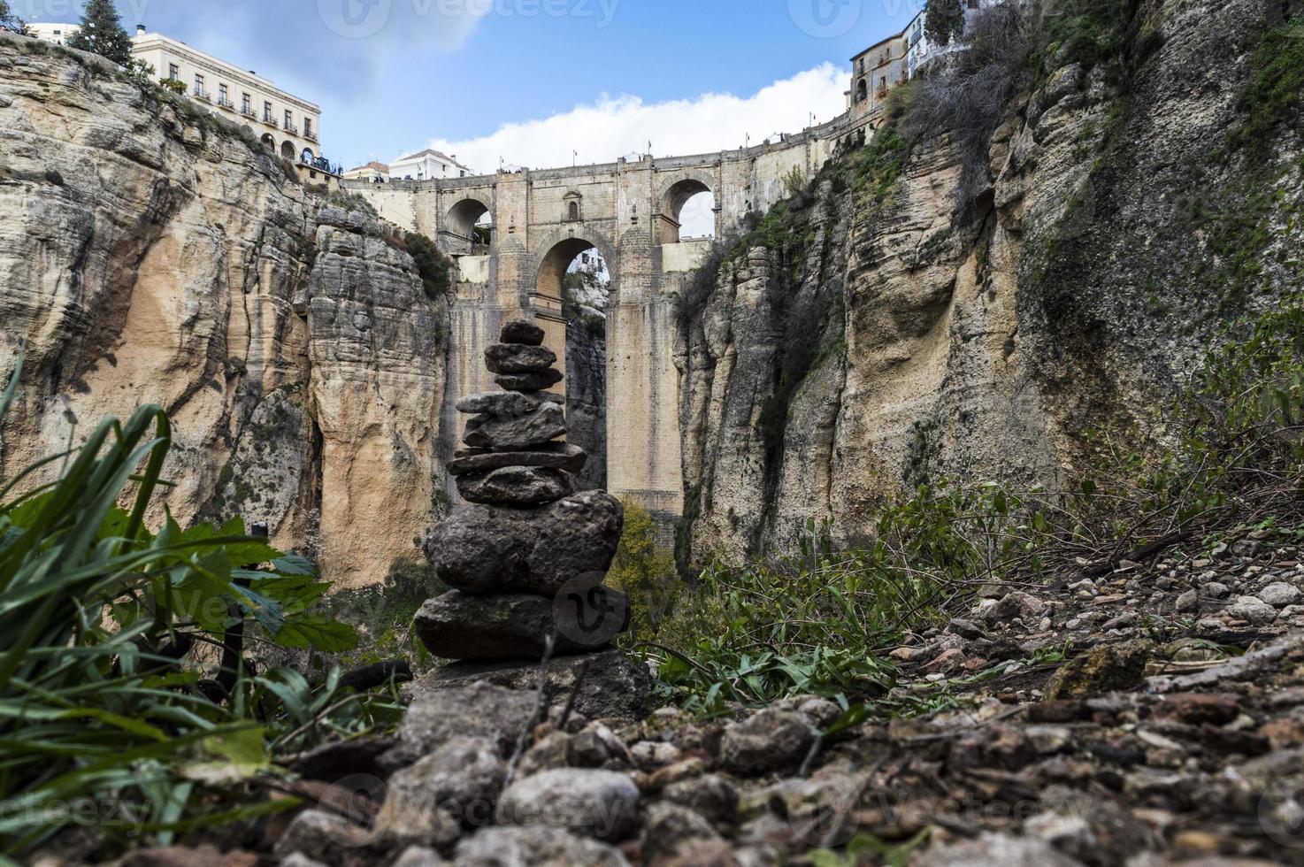 pebbel y puentes en ronda foto