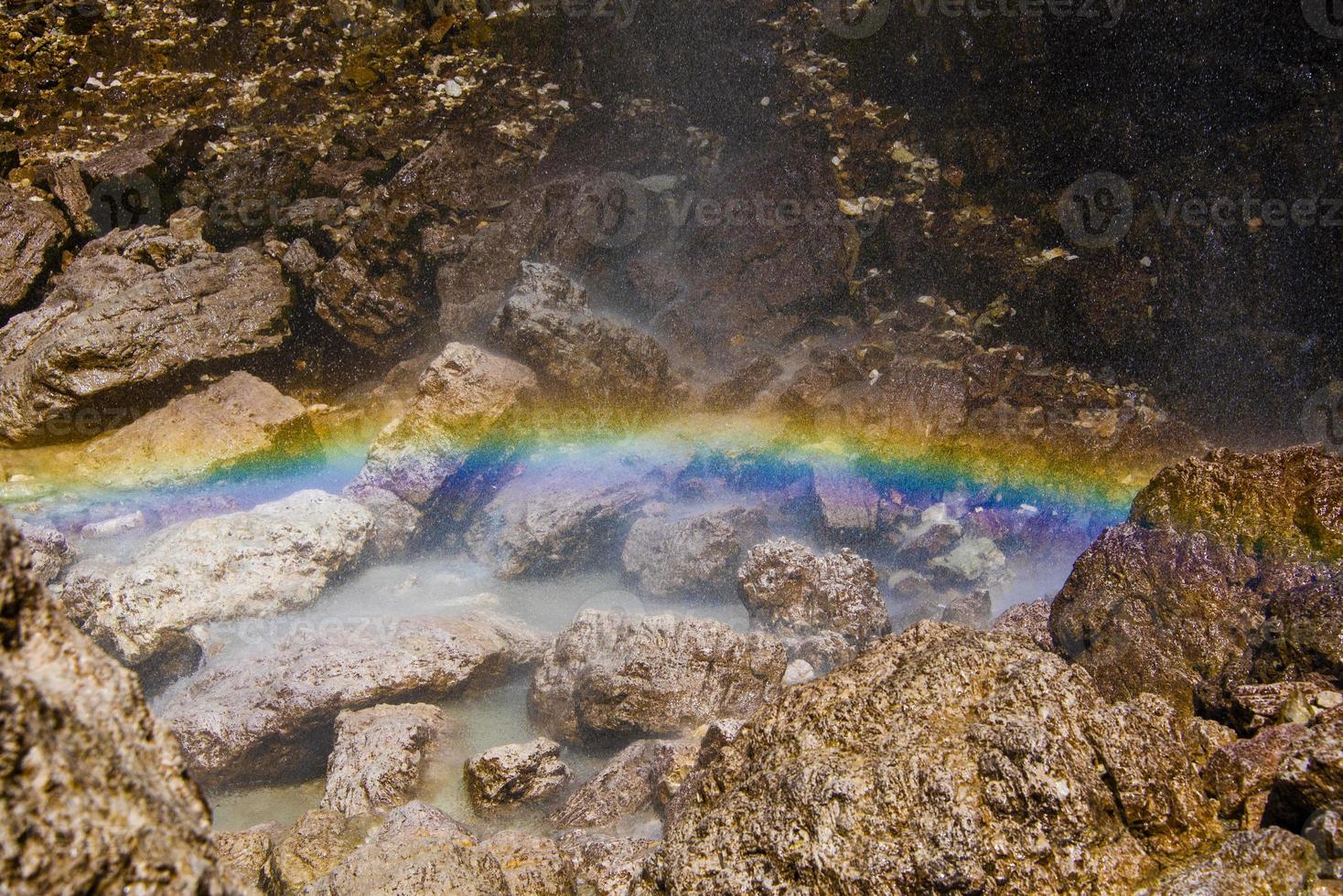 arcoiris en las cascadas de val travenanzes foto