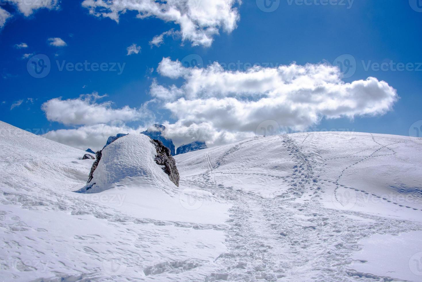 paisaje nevado de dolomita foto