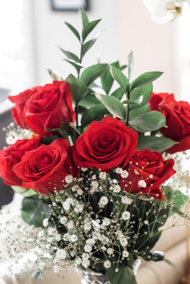 red roses bouquet photo