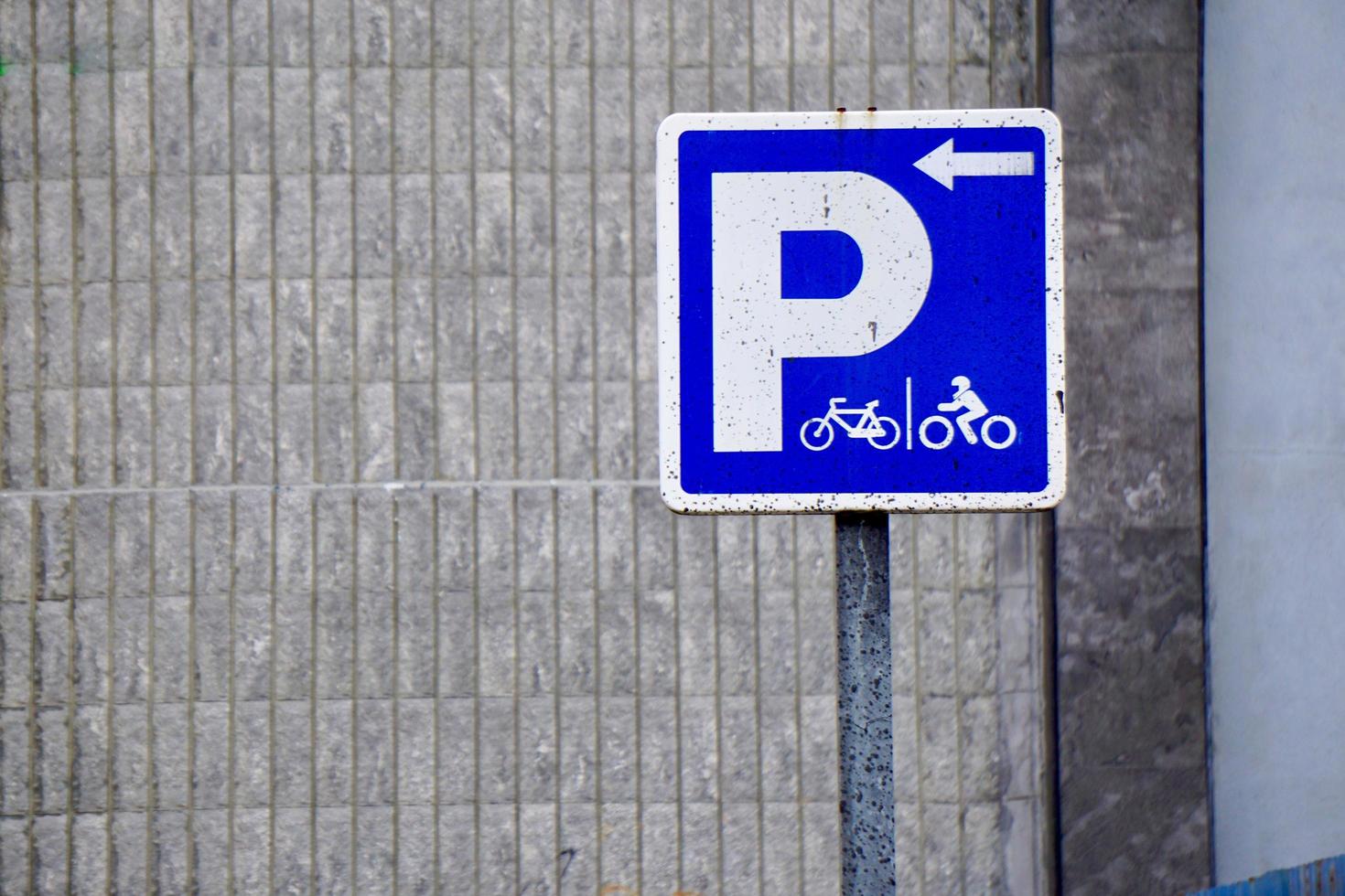 señal de tráfico de bicicletas en la calle foto