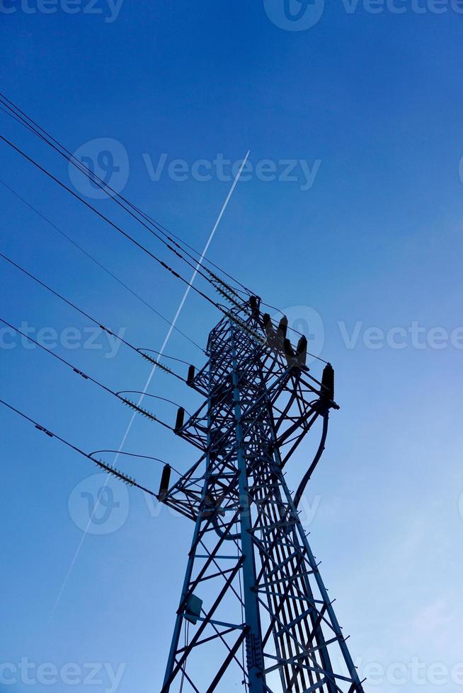 torre de electricidad de transmisión de potencia foto