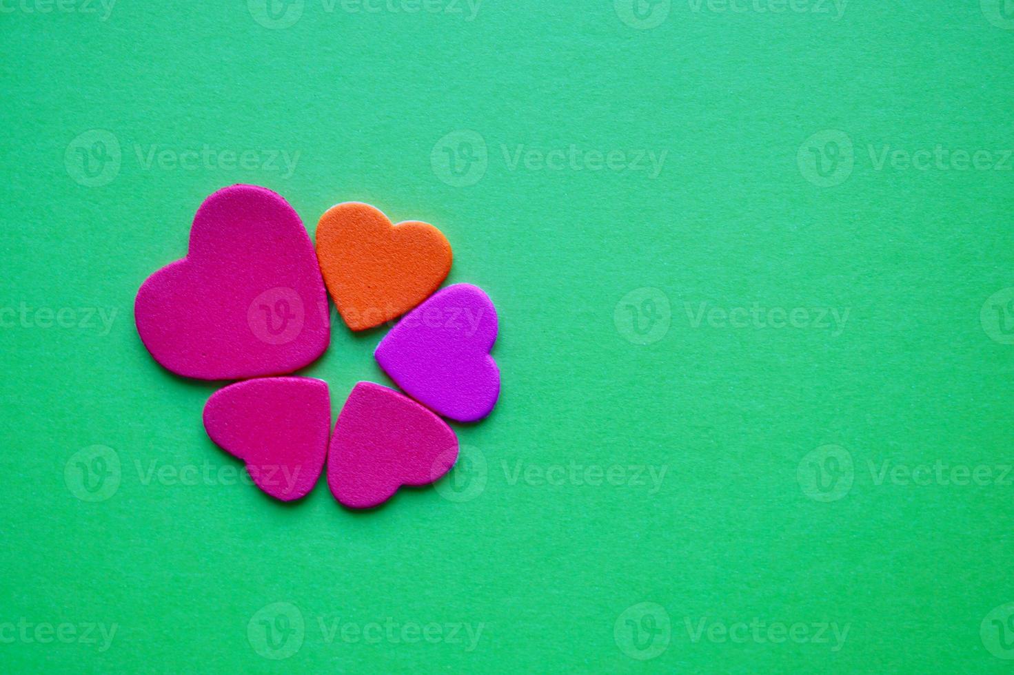 colorida decoración en forma de corazón para el día de san valentín foto