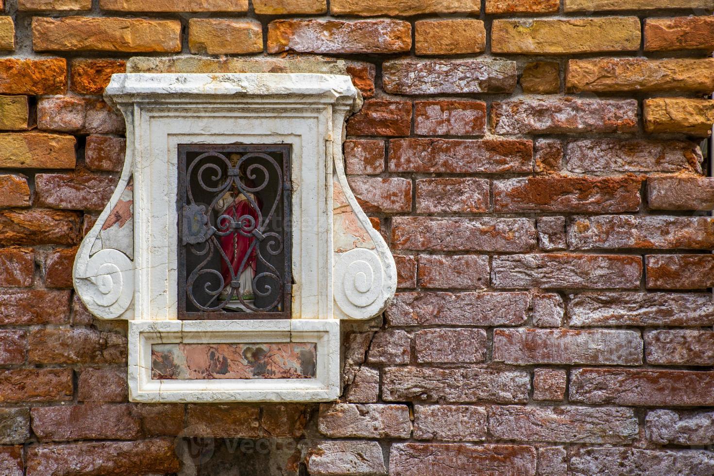 Niche on red brick wall photo