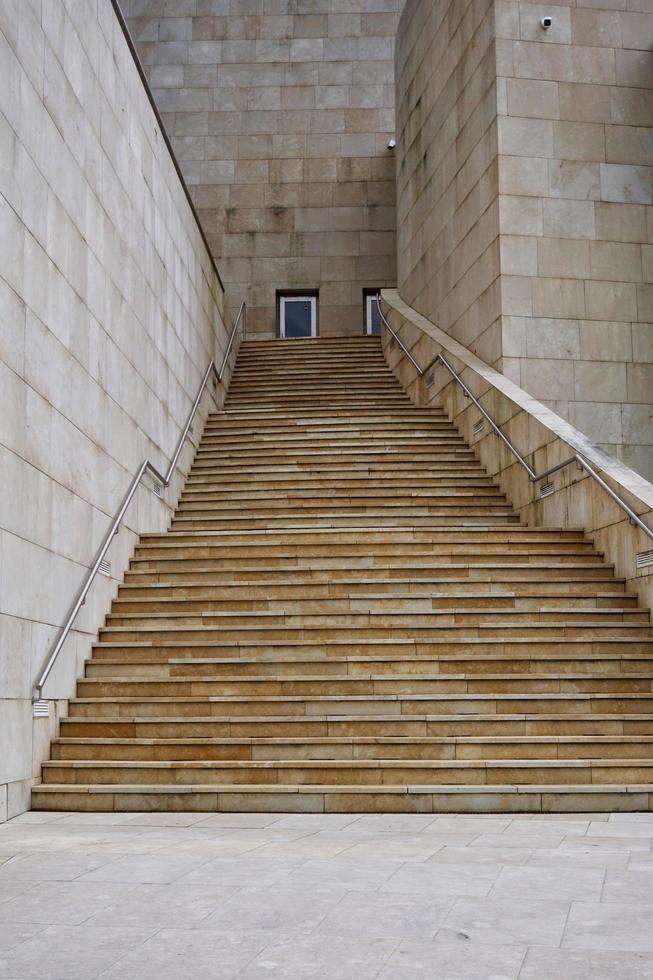 arquitectura de escaleras en la calle foto