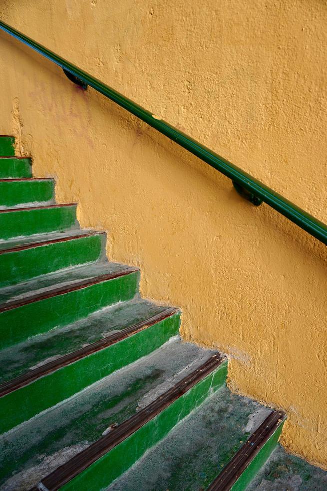 arquitectura de escaleras en la calle foto