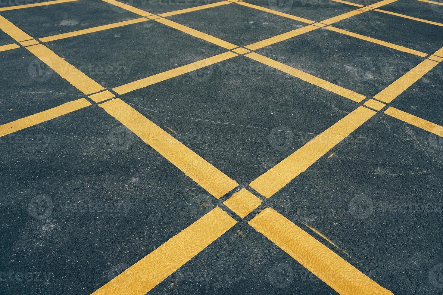 yellow lines on the road photo