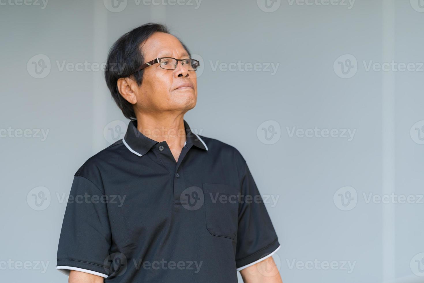 Portrait of Asian senior man with glasses photo