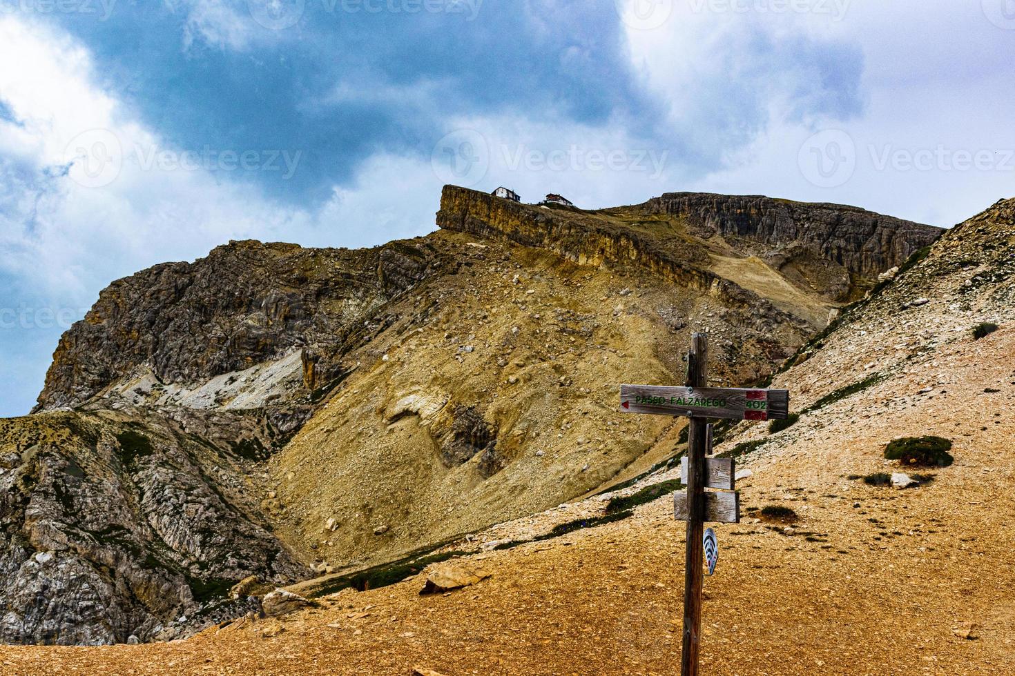 Hiking path signs photo