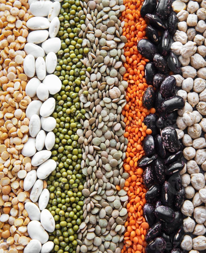 Fondo de comida con diferentes legumbres. foto