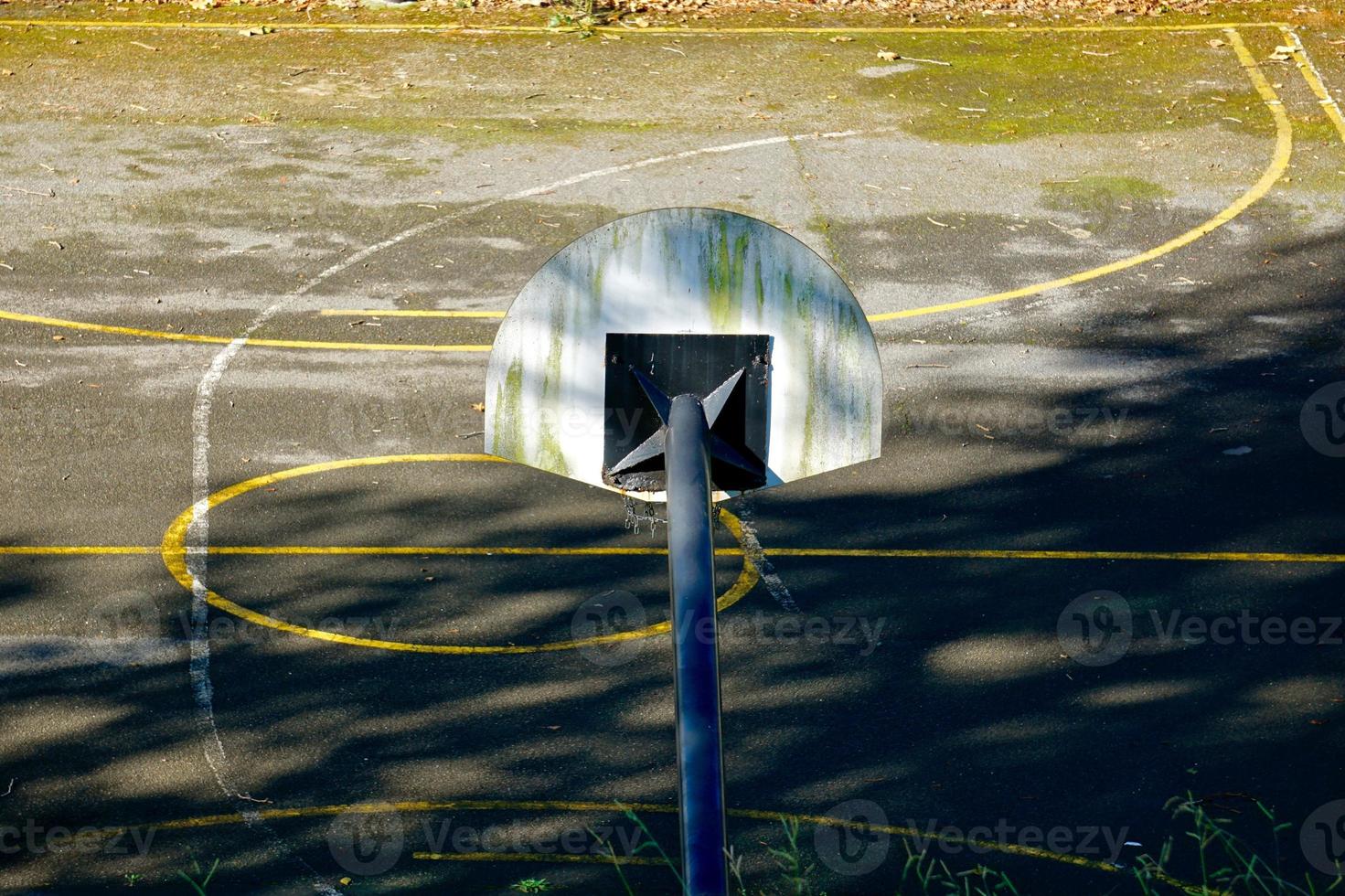 aro de baloncesto de la calle vieja foto