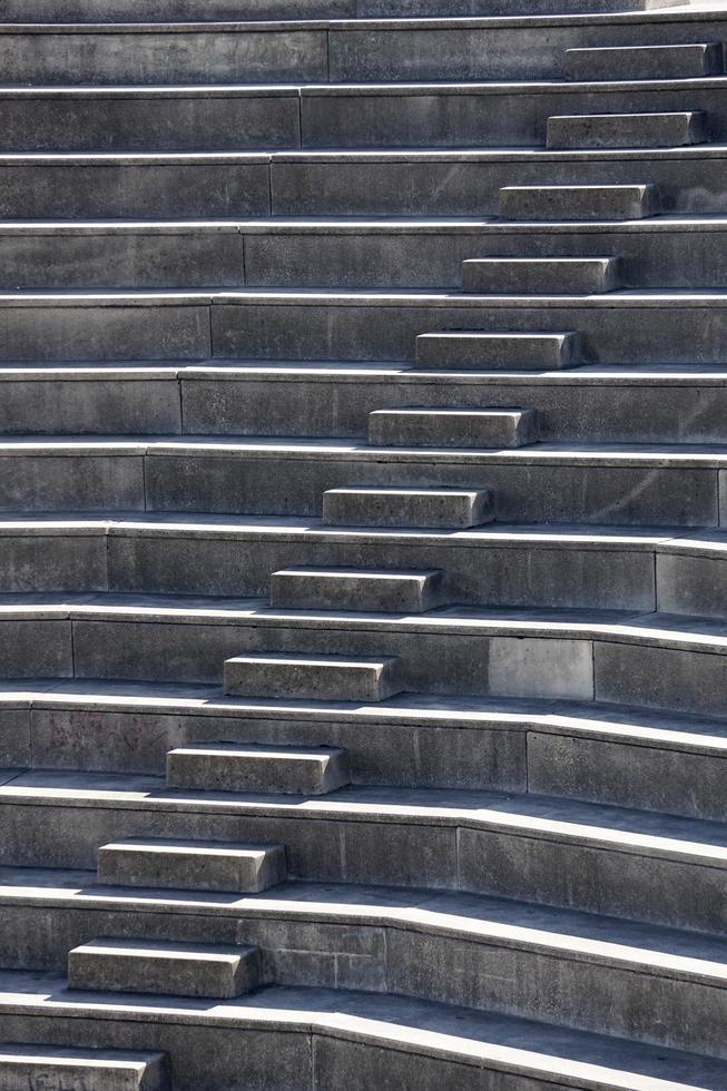 arquitectura de escaleras en la ciudad foto