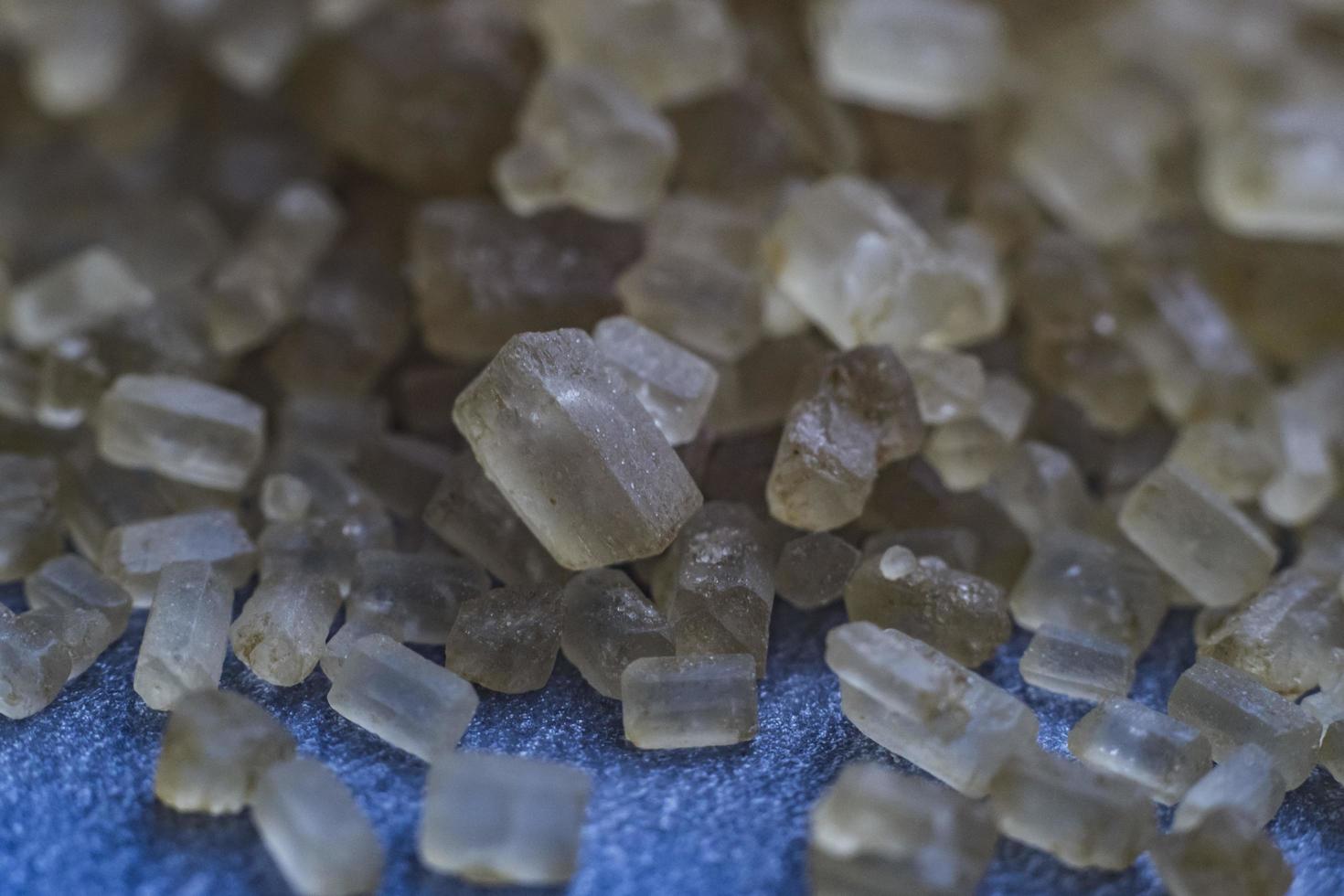 macro cristales de azúcar moreno de caña foto