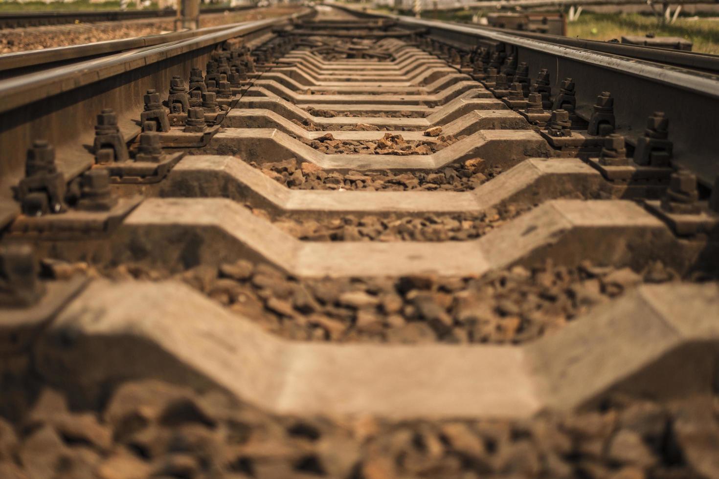 rieles un ferrocarril que se aleja foto