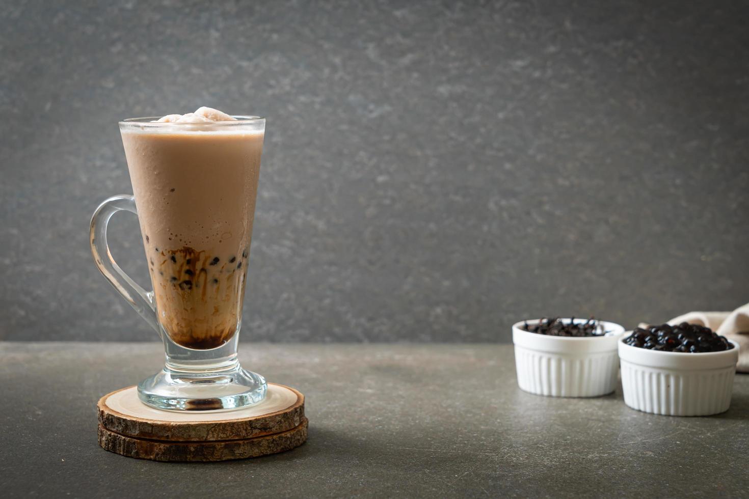 té con leche de taiwán con burbujas foto