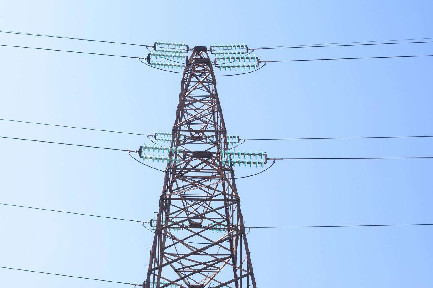 torre de transmisión eléctrica de alta tensión torre de energía foto