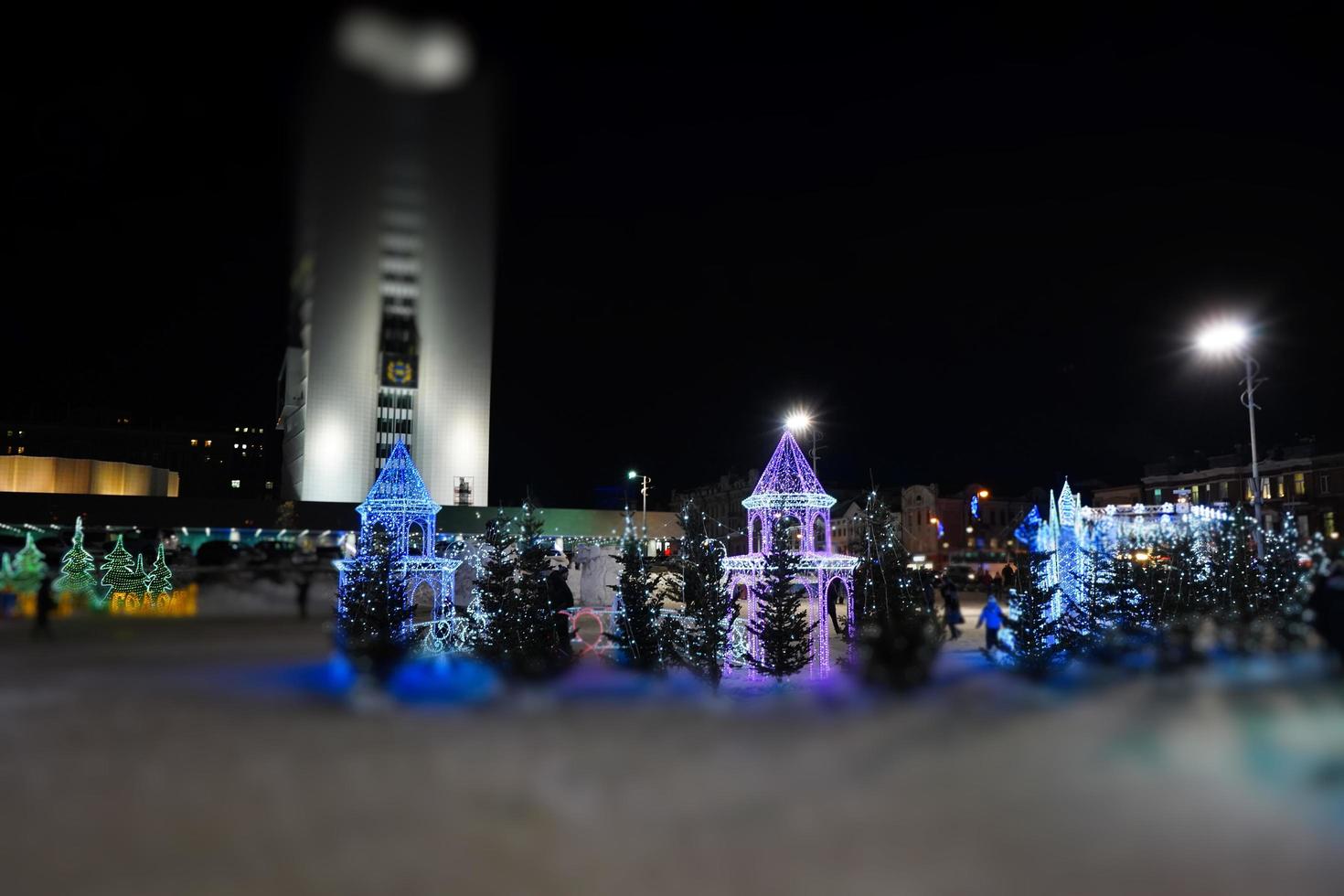 paisaje nocturno de la ciudad festiva foto