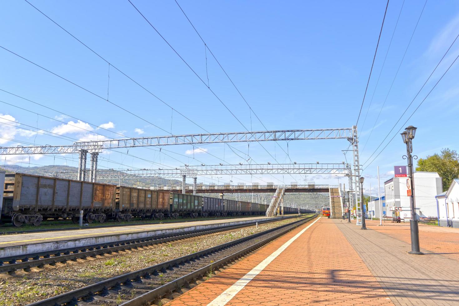 paisaje con vistas al ferrocarril. foto