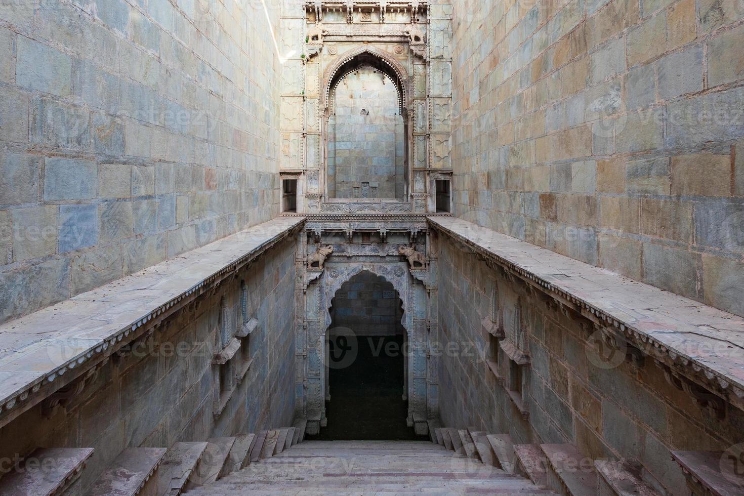 paso bien en bundi, rajasthan india foto