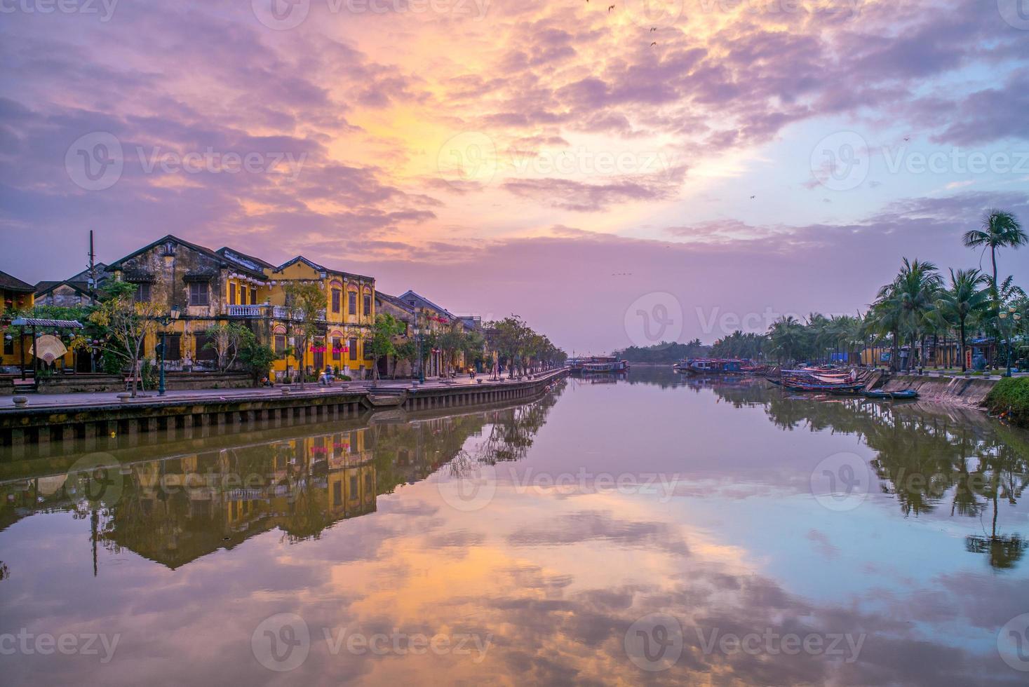 paisaje de la antigua ciudad de hoi an vietnam foto