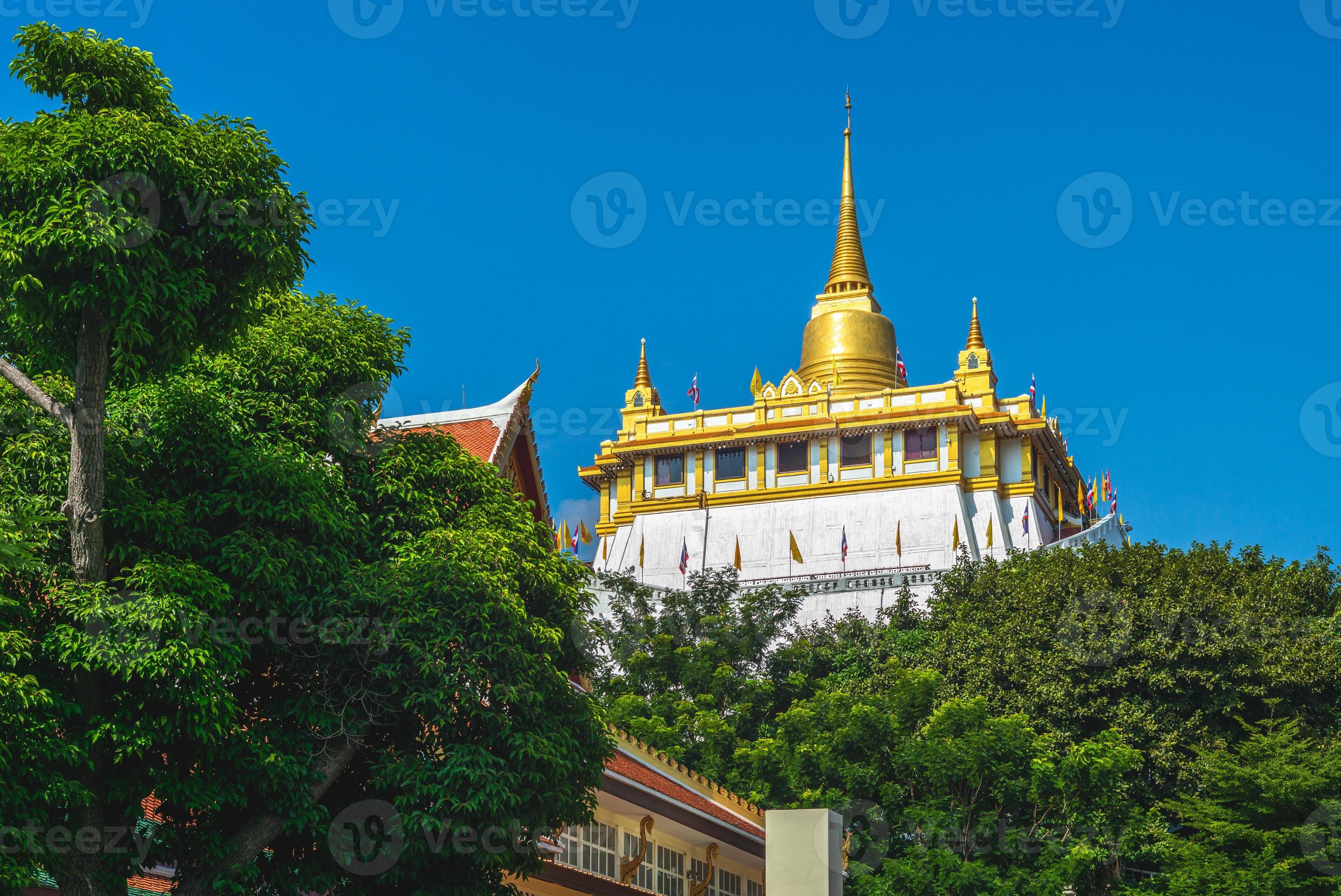 Montaña dorada de Wat Saket Bangkok en Tailandia foto