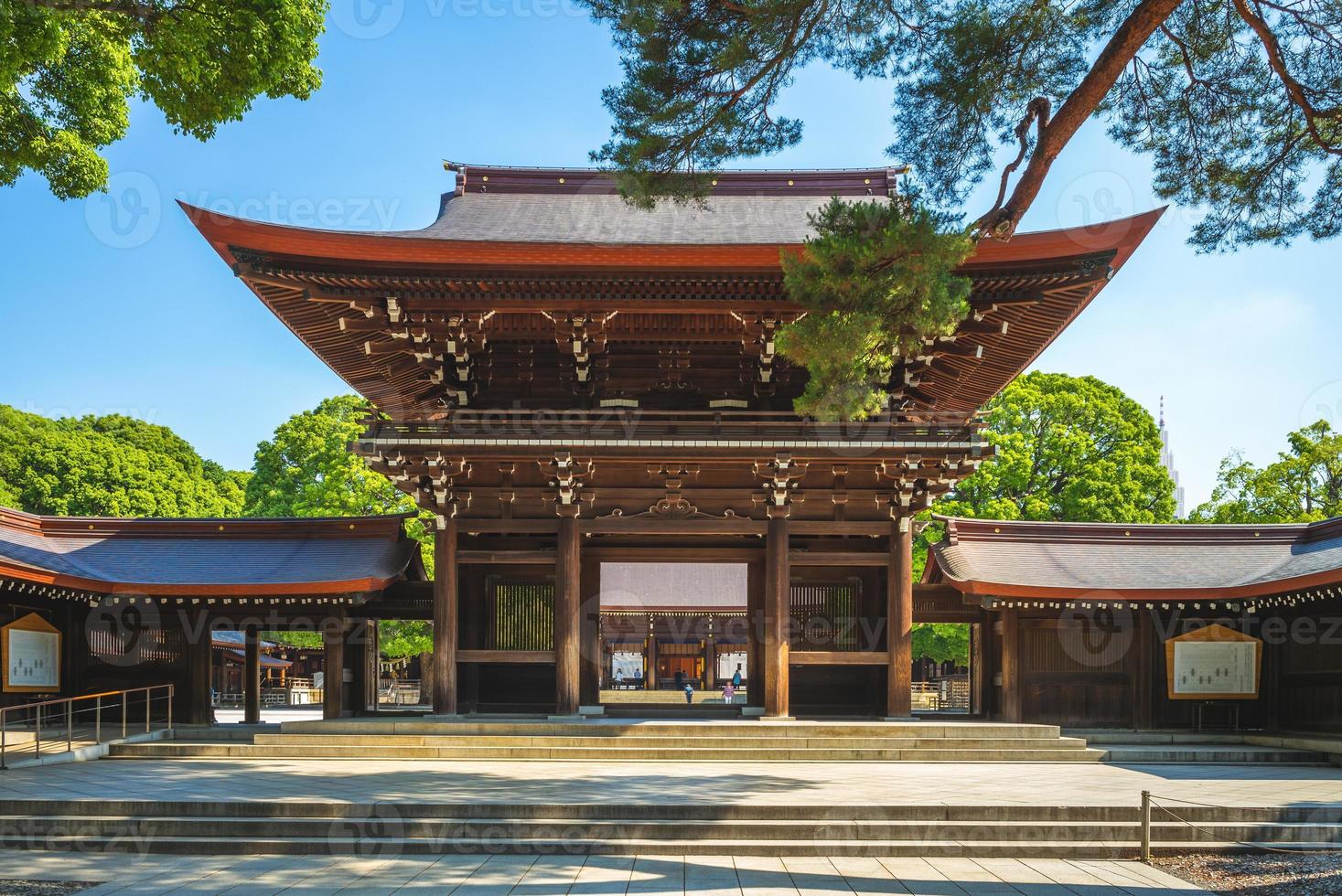 Salón principal del santuario Meiji en Tokio, Japón foto