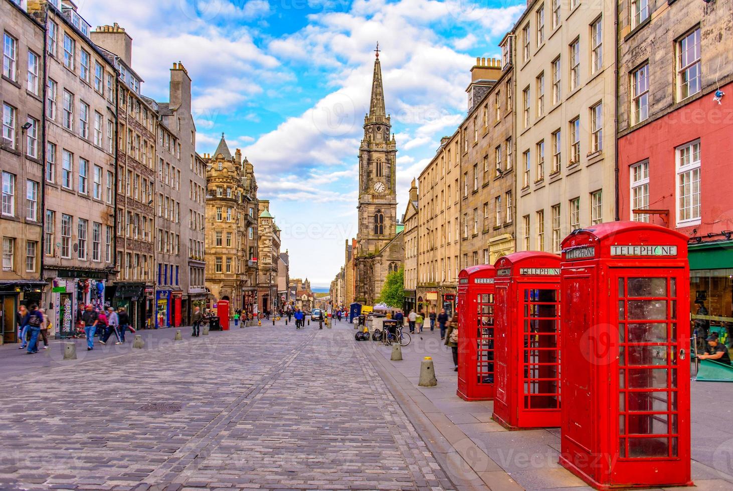 Vista de la calle de Edimburgo, Escocia, Reino Unido foto