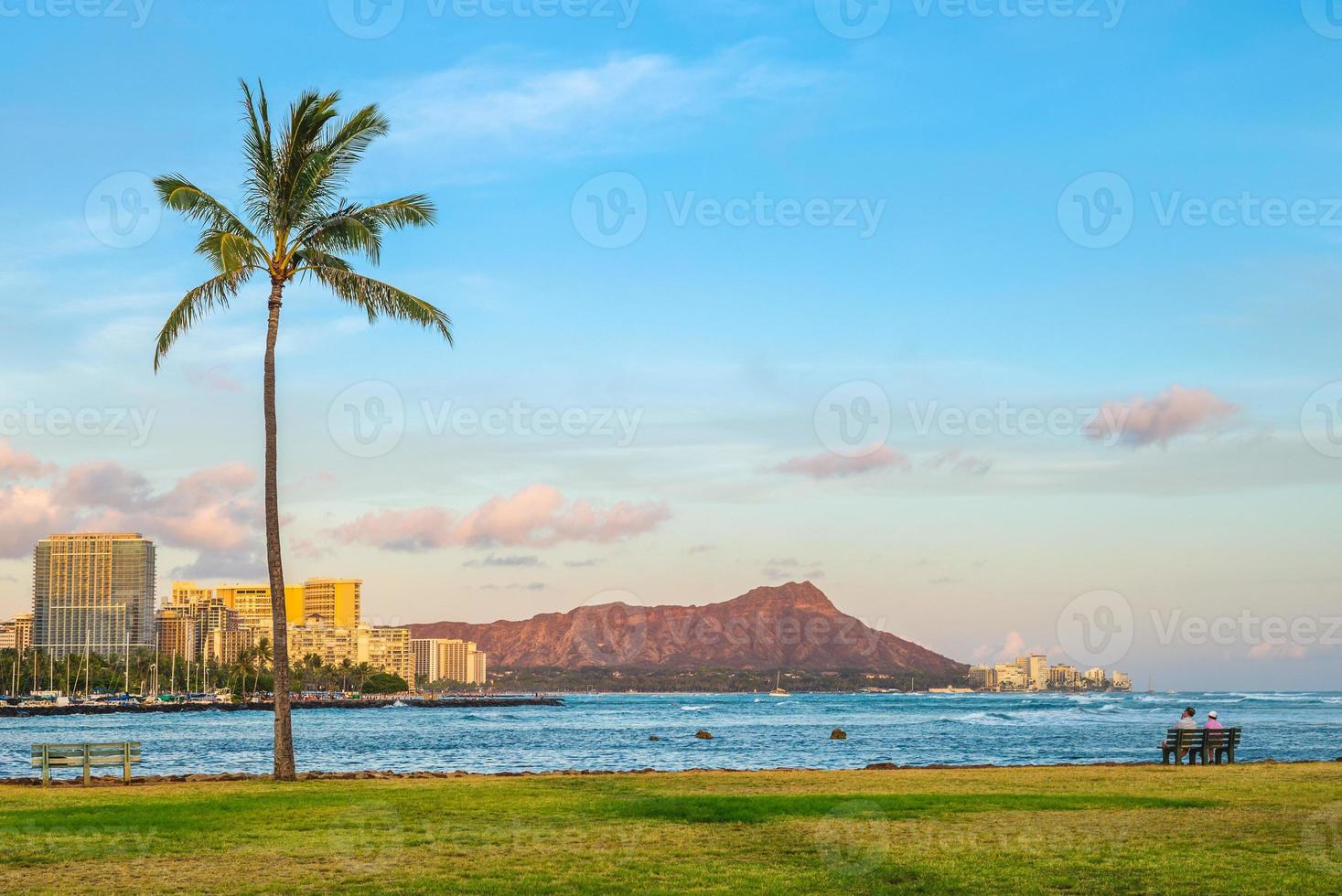 paisaje urbano de honolulu en la isla de oahu, hawai, nosotros foto