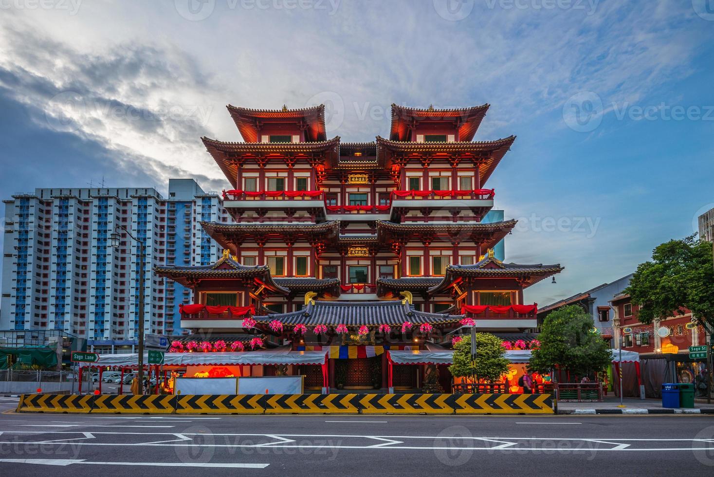 Templo del diente de Buda en Chinatown en Singapur. foto