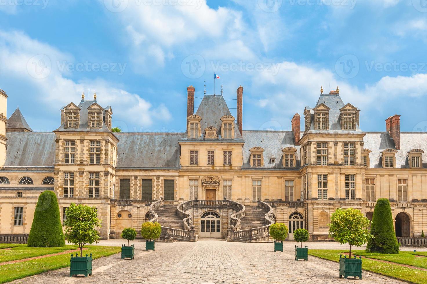 Palacio de Fontainebleau cerca de París en Francia foto