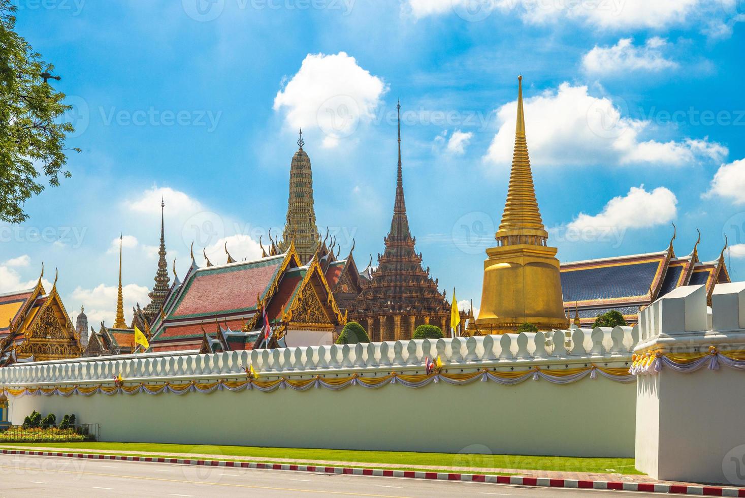 Grand Palace and Wat Phra Kaeo in Bangkok, Thailand photo