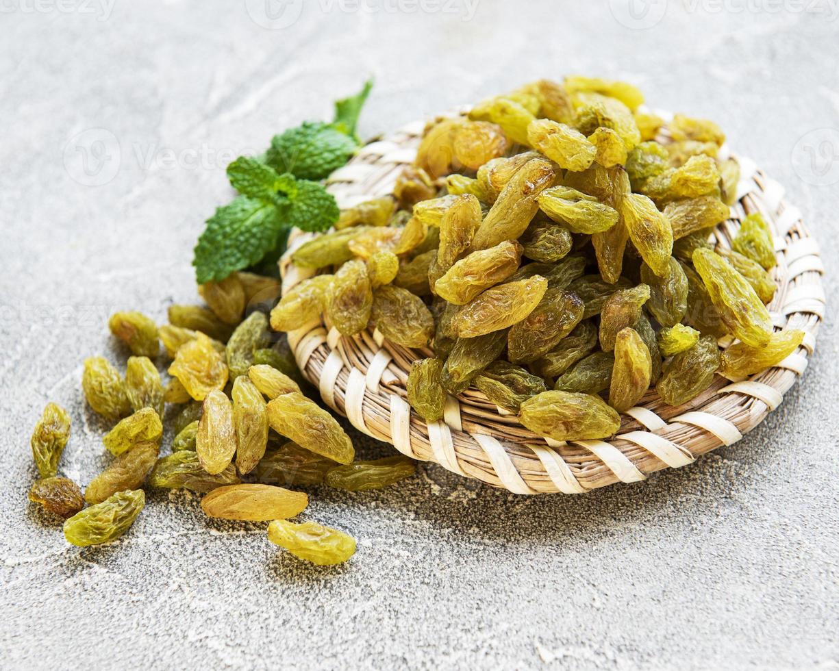 Green dried raisins photo