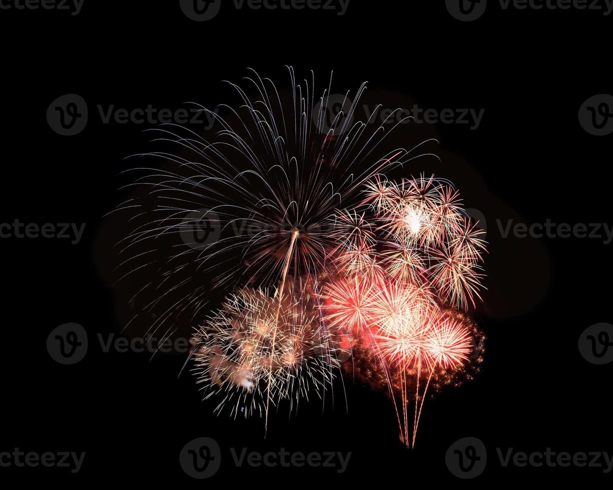 Explosión de fuegos artificiales coloridos festivos abstractos sobre fondo negro foto