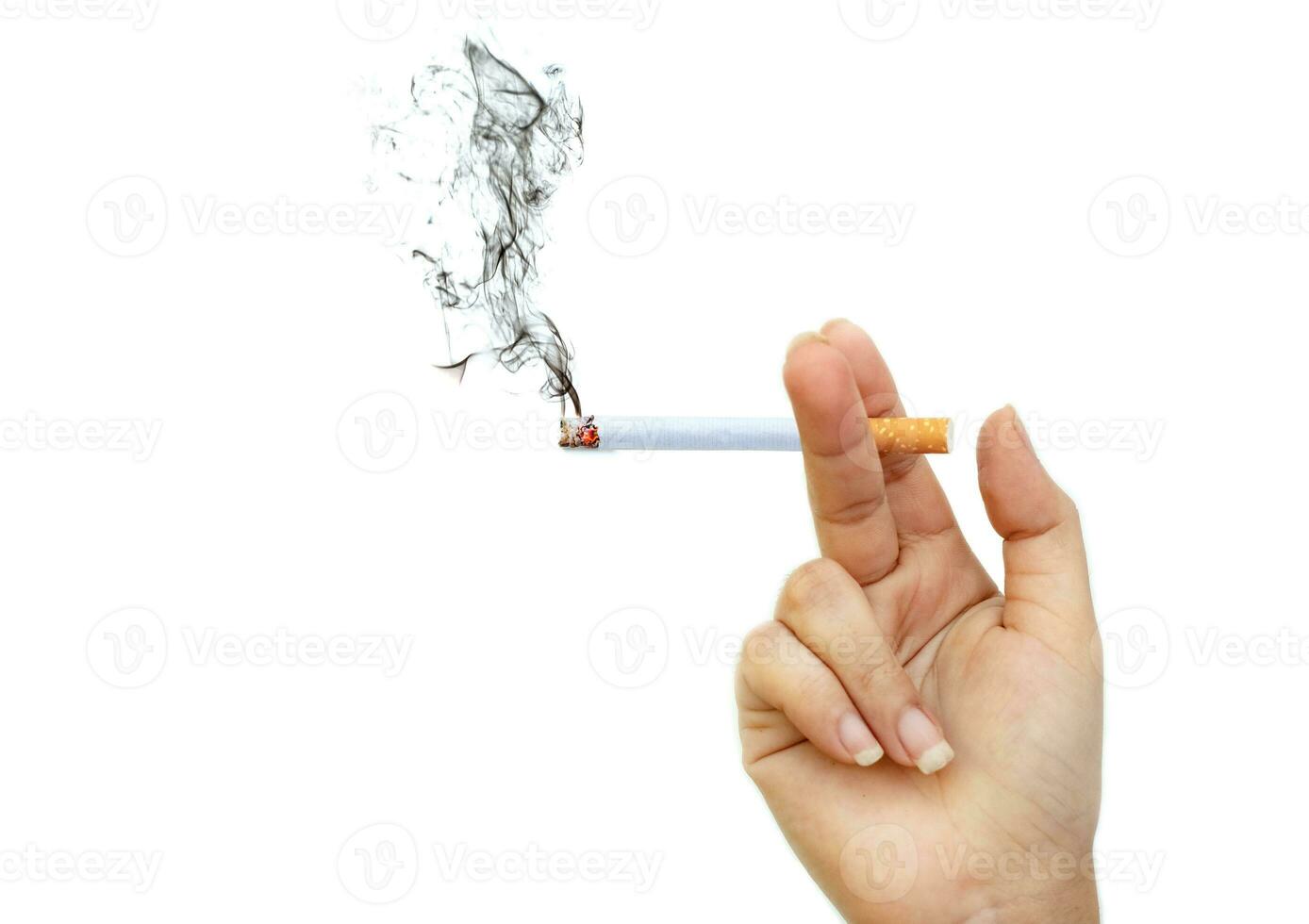 imagen de quemaduras de cigarrillos con humo en la dama es mano foto